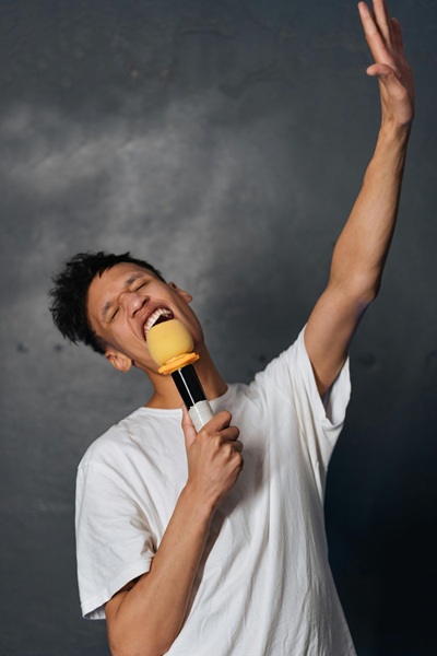 Show image 4